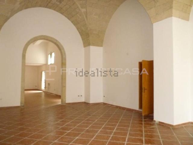 Locale Commerciale in affitto a Puglia, Lecce