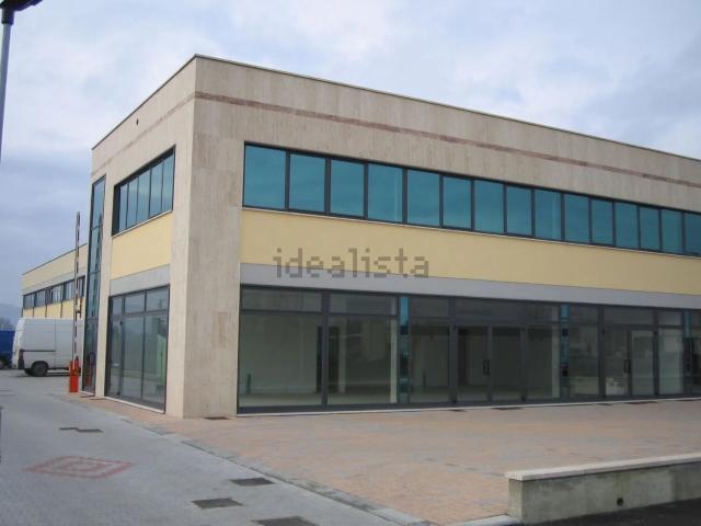 Locale Commerciale in affitto a Monte San Savino, Toscana