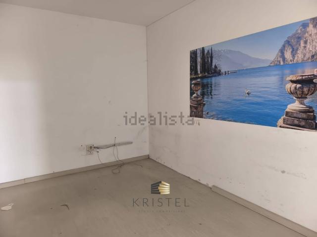 Locale Commerciale in affitto a Villa Raspa, Spoltore