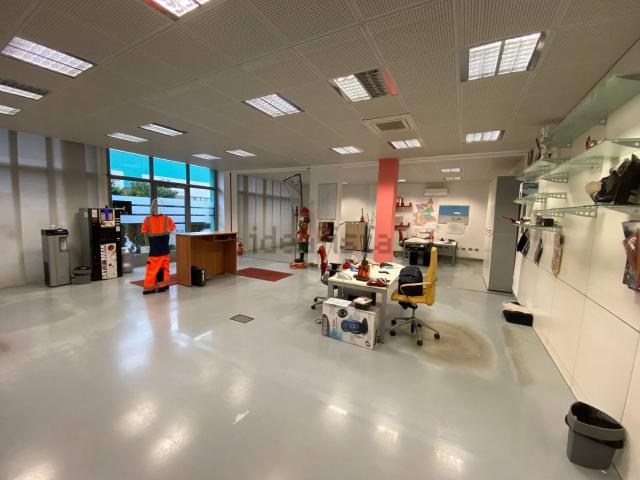 Locale Commerciale in affitto a Piemonte, Alessandria