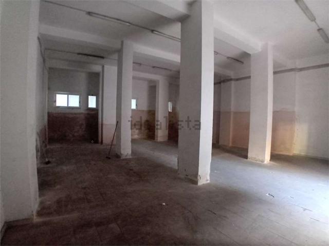 Locale Commerciale in affitto a Puglia, Taranto