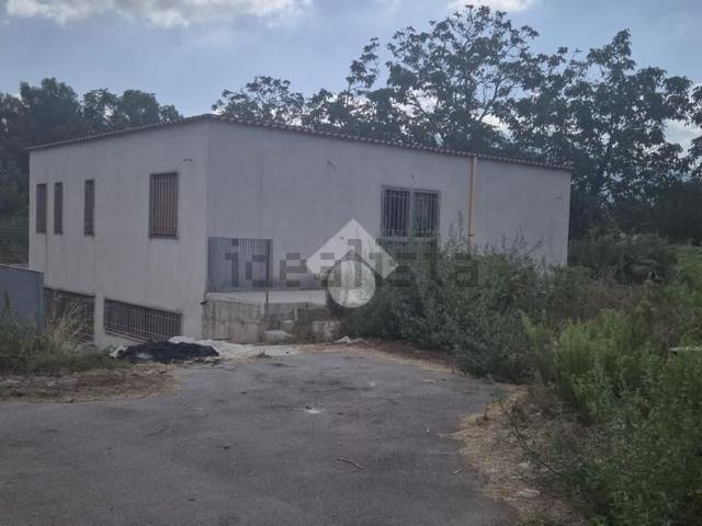 Locale Commerciale in affitto a Volla, Campania