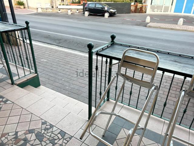 Locale Commerciale in affitto a Unione dei Comuni della Val Vibrata, Martinsicuro