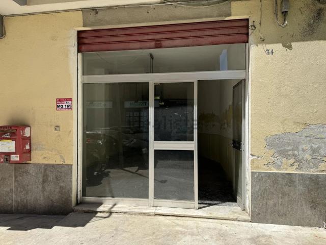 Locale Commerciale in affitto a Villaggio Santa Rosalia, Monreale
