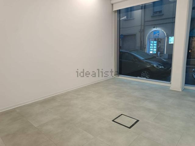 Locale Commerciale in affitto a Bellaria, Pontedera