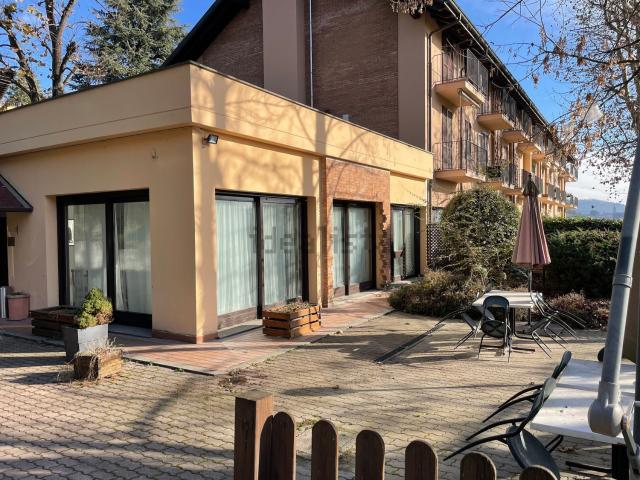 Locale Commerciale in affitto a Ternate, Lombardia