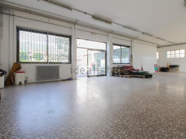 Locale Commerciale in affitto a Bergamo, Lombardia