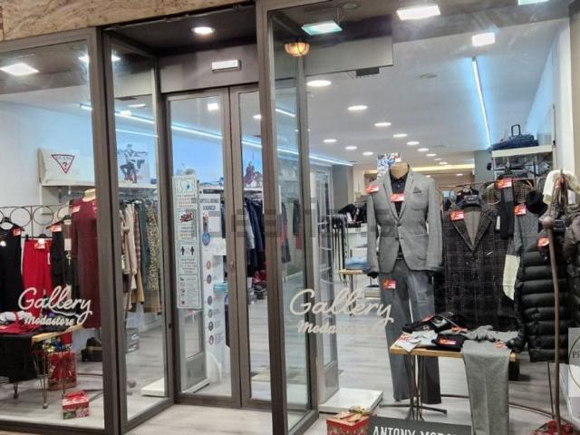 Locale Commerciale in affitto a Este, Veneto