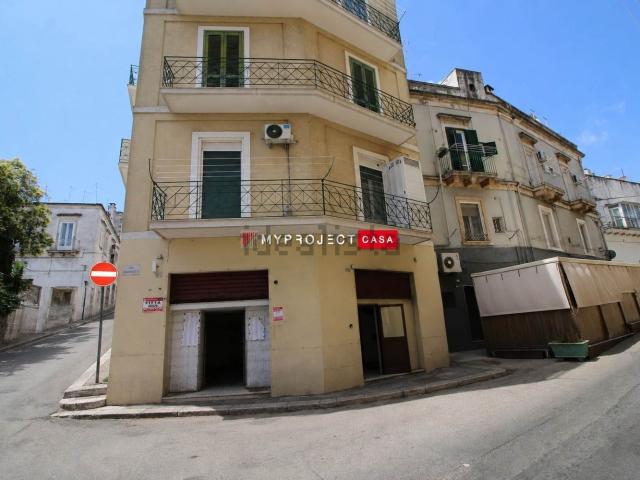 Locale Commerciale in affitto a Puglia, Taranto