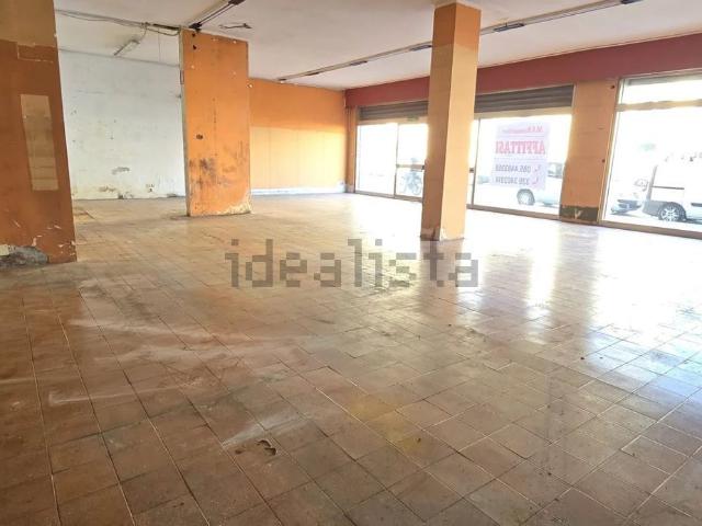 Locale Commerciale in affitto a Zanni, Pescara