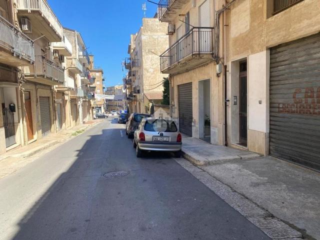 Locale Commerciale in affitto a Alcamo, Sicilia