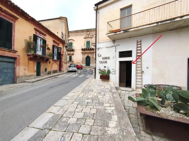 Locale Commerciale in affitto a Ragusa, Ragusa Ibla