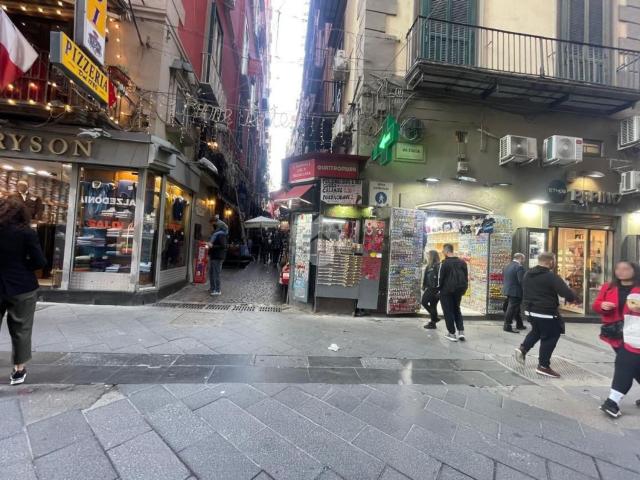 Locale Commerciale in affitto a Municipalità 1, Campania