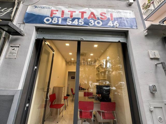 Locale Commerciale in affitto a Municipalità 5, Campania