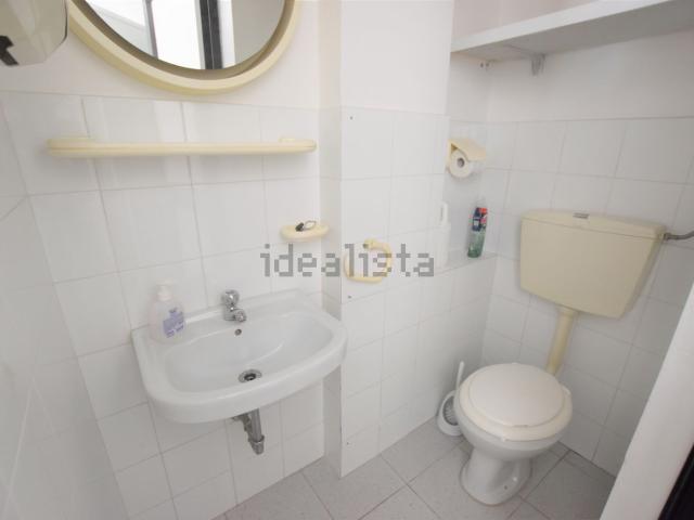 Locale Commerciale in affitto a Marche, Fermo
