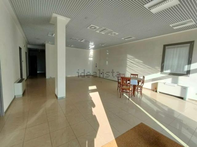 Locale Commerciale in affitto a Chiuppano, Veneto