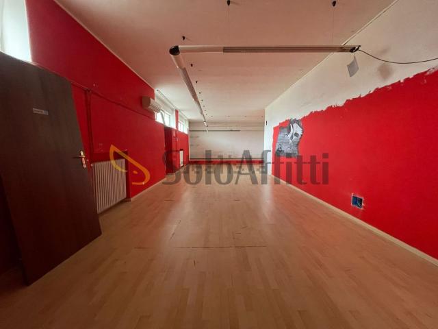 Locale Commerciale in affitto a Frosinone, Lazio
