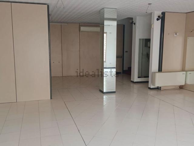 Locale Commerciale in affitto a Spinea, Veneto