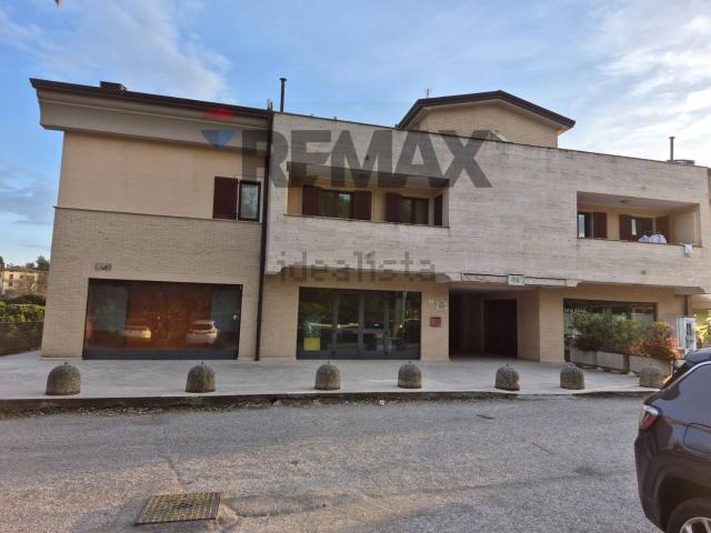 Locale Commerciale in affitto a Podere le Spiagge, Cenerente