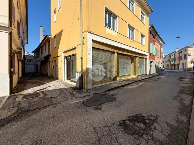 Locale Commerciale in affitto a Castel Goffredo, Lombardia