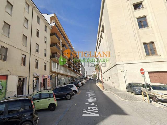 Locale Commerciale in affitto a Campobasso, Molise