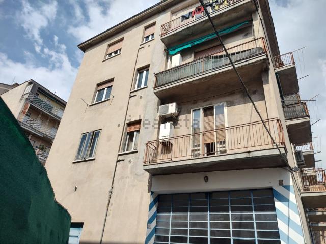 Locale Commerciale in affitto a Est, Brenzone