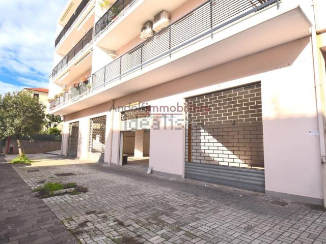 Locale Commerciale in affitto a Le Cupe, Itri