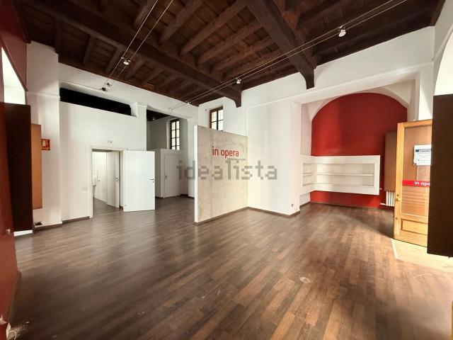 Locale Commerciale in affitto a Circoscrizione 1, Piemonte