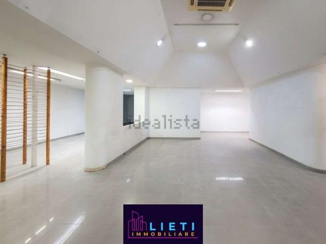 Locale Commerciale in affitto a Puglia, Taranto