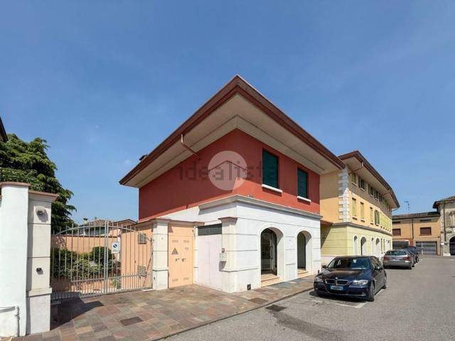 Locale Commerciale in affitto a Guidizzolo, Lombardia