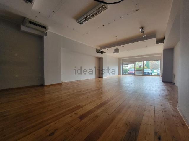 Locale Commerciale in affitto a Foligno, Umbria