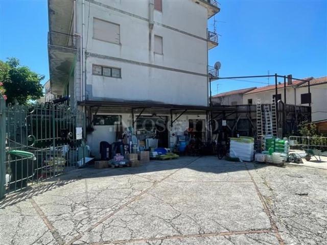 Locale Commerciale in affitto a Cervaro, Lazio