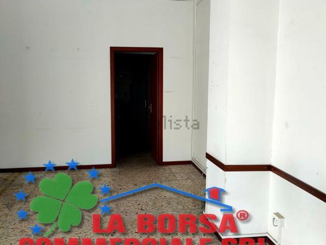 Locale Commerciale in affitto a Giarre, Sicilia