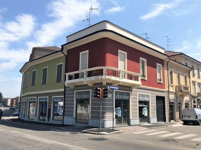 Locale Commerciale in affitto a Pavia, Lombardia