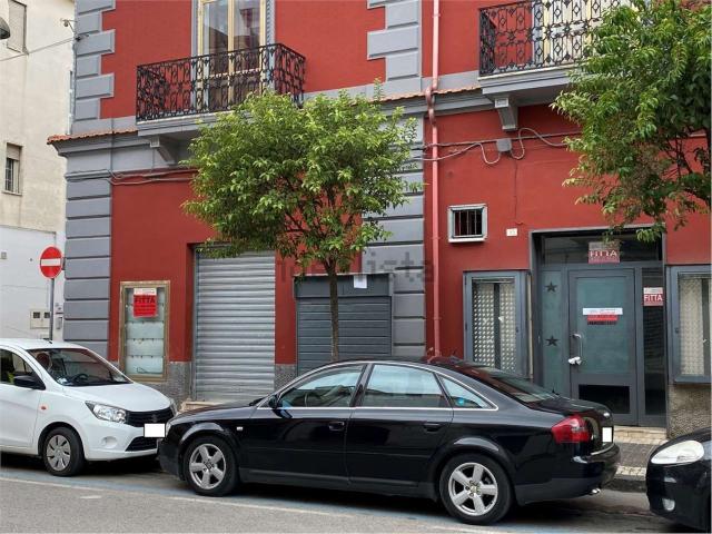 Locale Commerciale in affitto a Mondragone, Campania