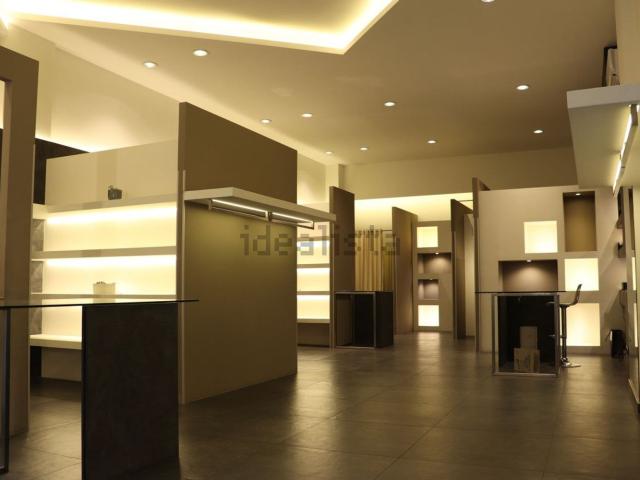 Locale Commerciale in affitto a Puglia, Barletta-andria-trani