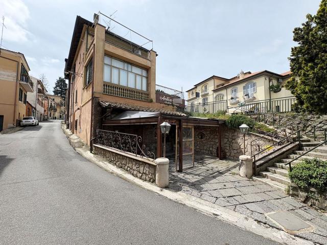 Locale Commerciale in affitto a Roma Capitale, Lazio