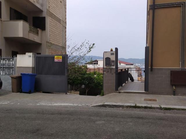 Locale Commerciale in affitto a Calabria, Reggio Calabria