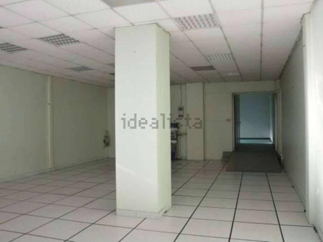 Locale Commerciale in affitto a Centro, Gallarate