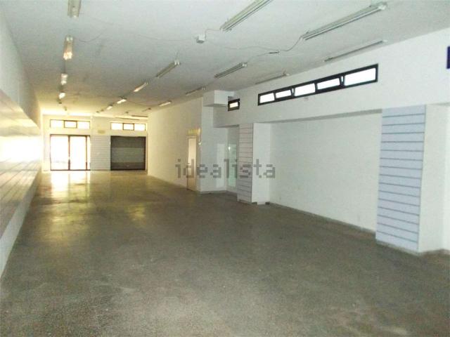 Locale Commerciale in affitto a Puglia, Bari