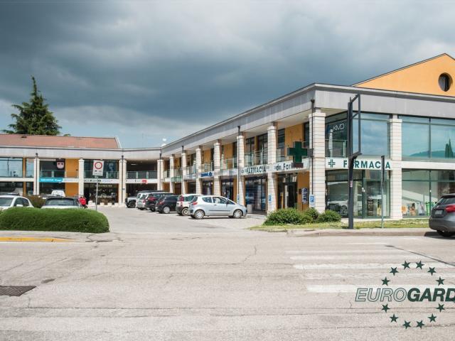Locale Commerciale in affitto a Bardolino, Veneto