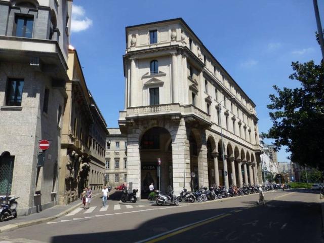 Locale Commerciale in affitto a Municipio 1, Milano