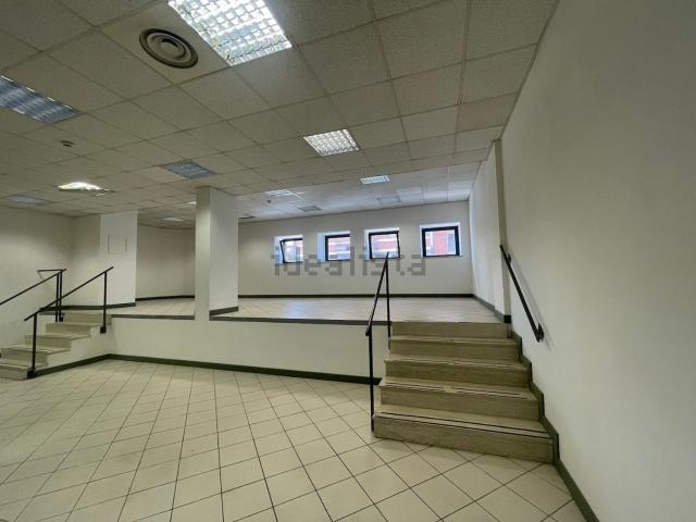 Locale Commerciale in affitto a Piacenza, Reggio Emilia