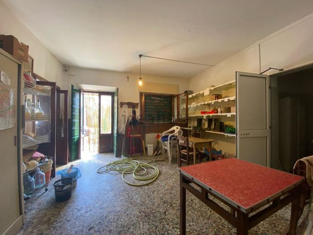 Locale Commerciale in affitto a Santa Margherita, Capannori