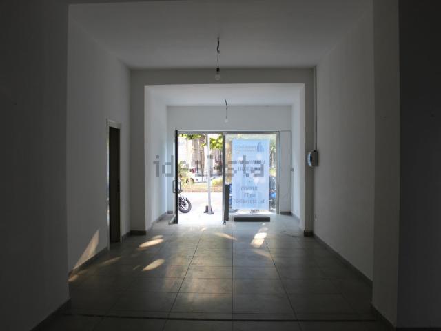 Locale Commerciale in affitto a IV Circoscrizione, Messina