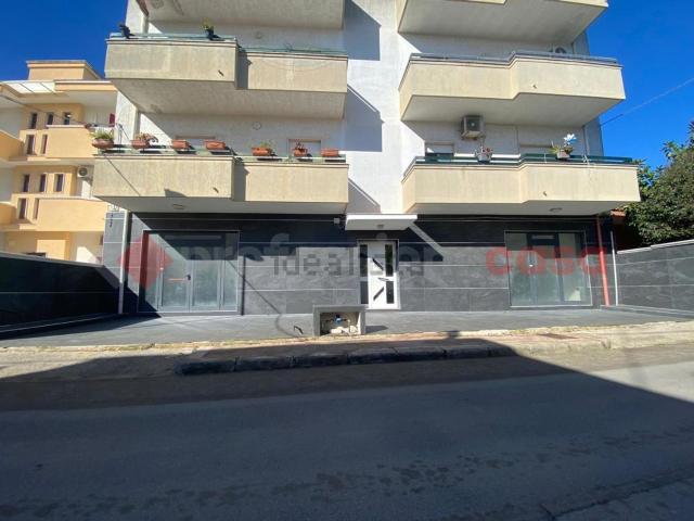Locale Commerciale in affitto a Puglia, Taranto