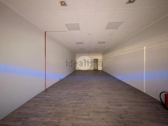 Locale Commerciale in affitto a Castiglione Delle Stiviere, Lombardia