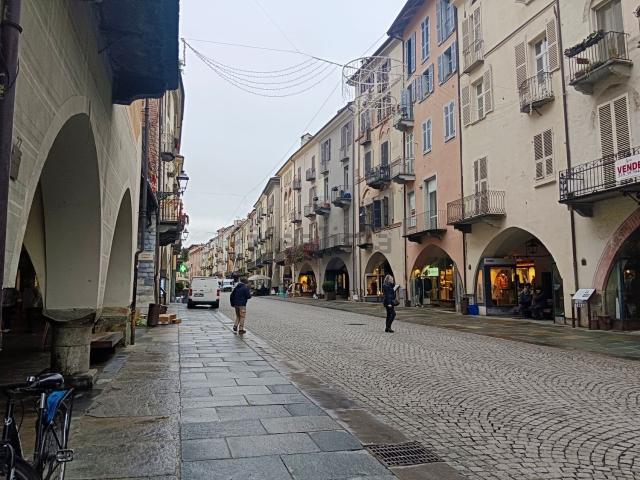 Locale Commerciale in affitto a Centro Storico, Piemonte