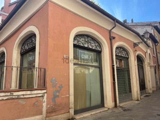 Locale Commerciale in affitto a Città Giardino, Terni