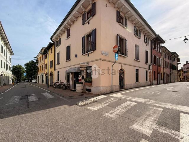 Locale Commerciale in affitto a Desenzano Del Garda, Lombardia